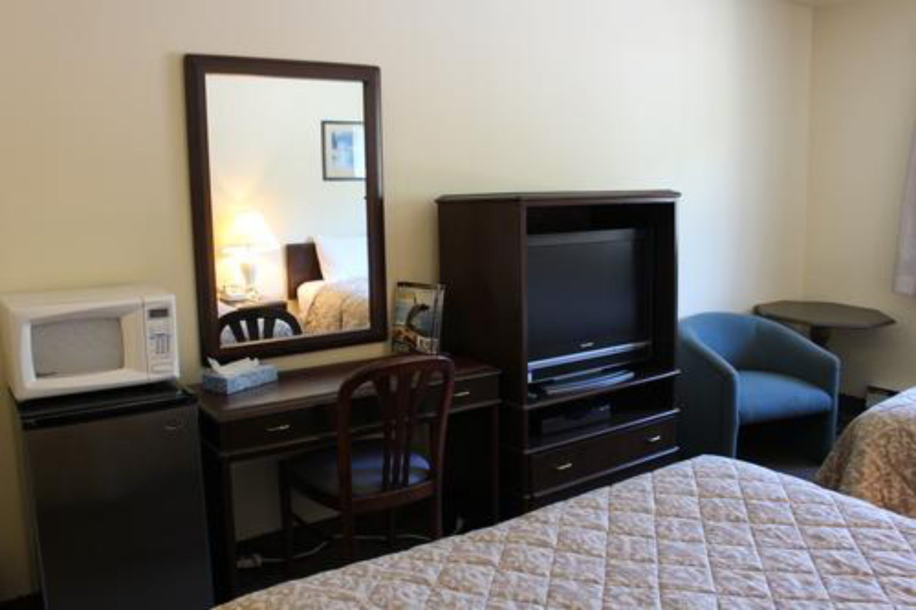 standard room, 2 queen beds | mini fridge