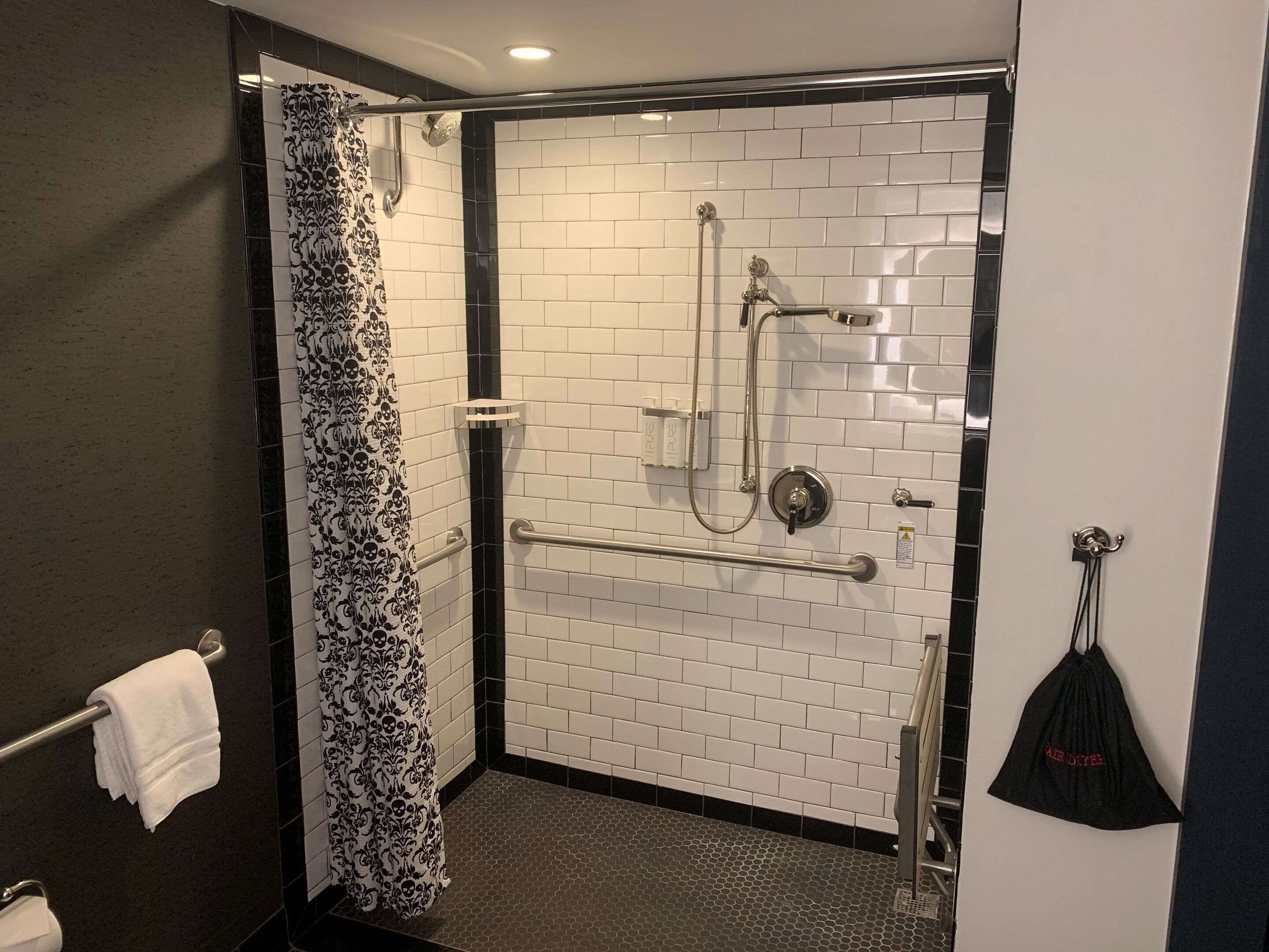 1 bedroom, egyptian cotton sheets, premium bedding, pillow-top beds