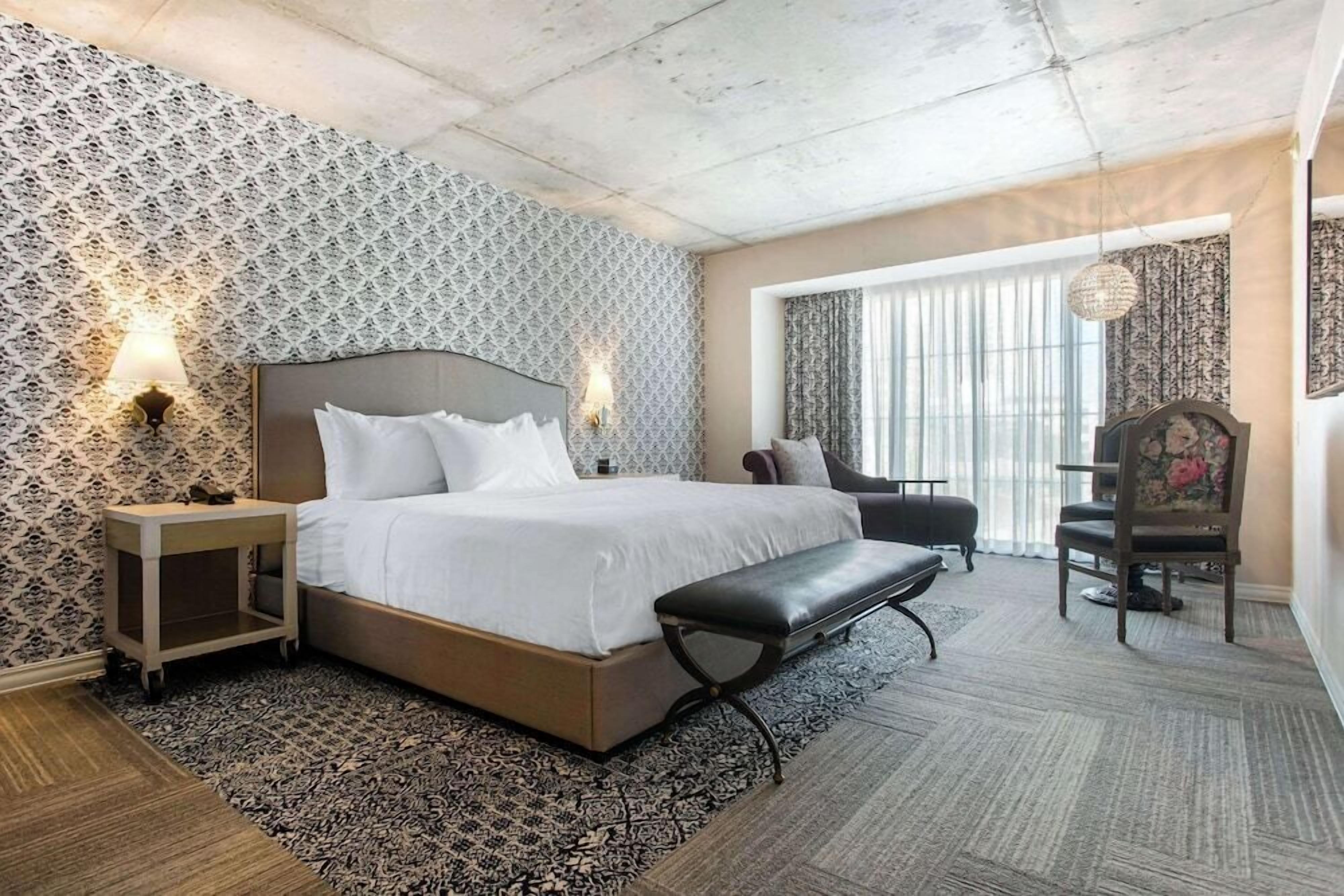 1 bedroom, Egyptian cotton sheets, premium bedding, pillowtop beds