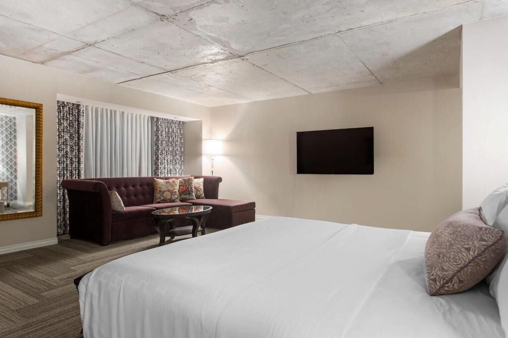 1 bedroom, Egyptian cotton sheets, premium bedding, pillowtop beds
