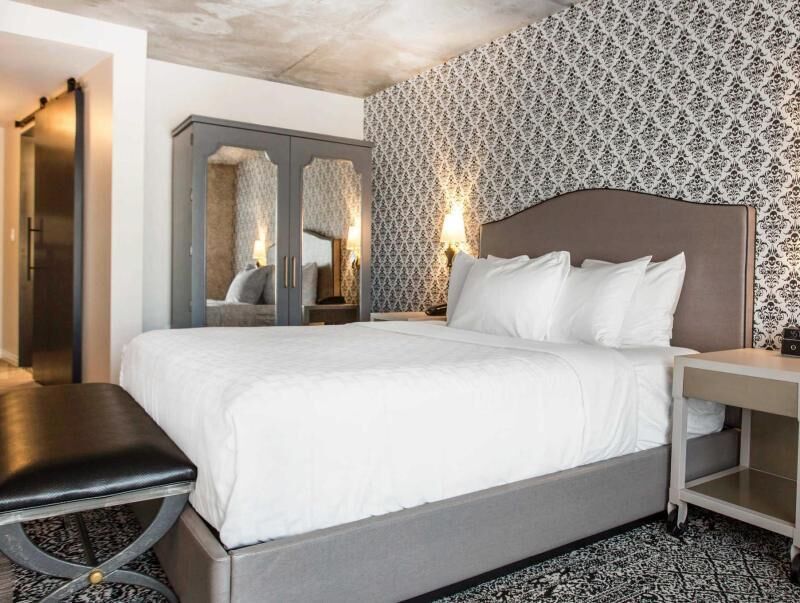 1 bedroom, Egyptian cotton sheets, premium bedding, pillowtop beds
