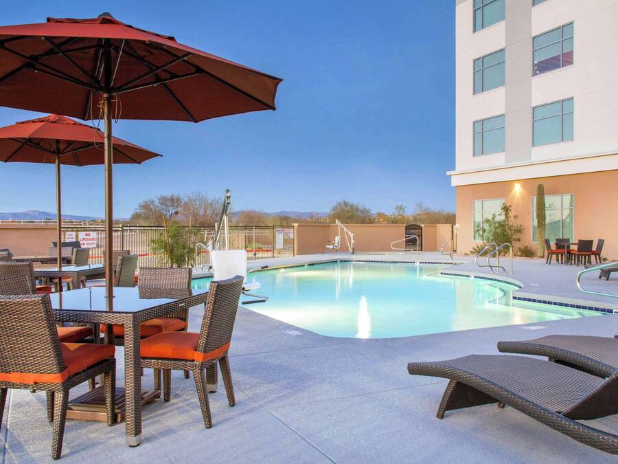 Outdoor pool, pool loungers
