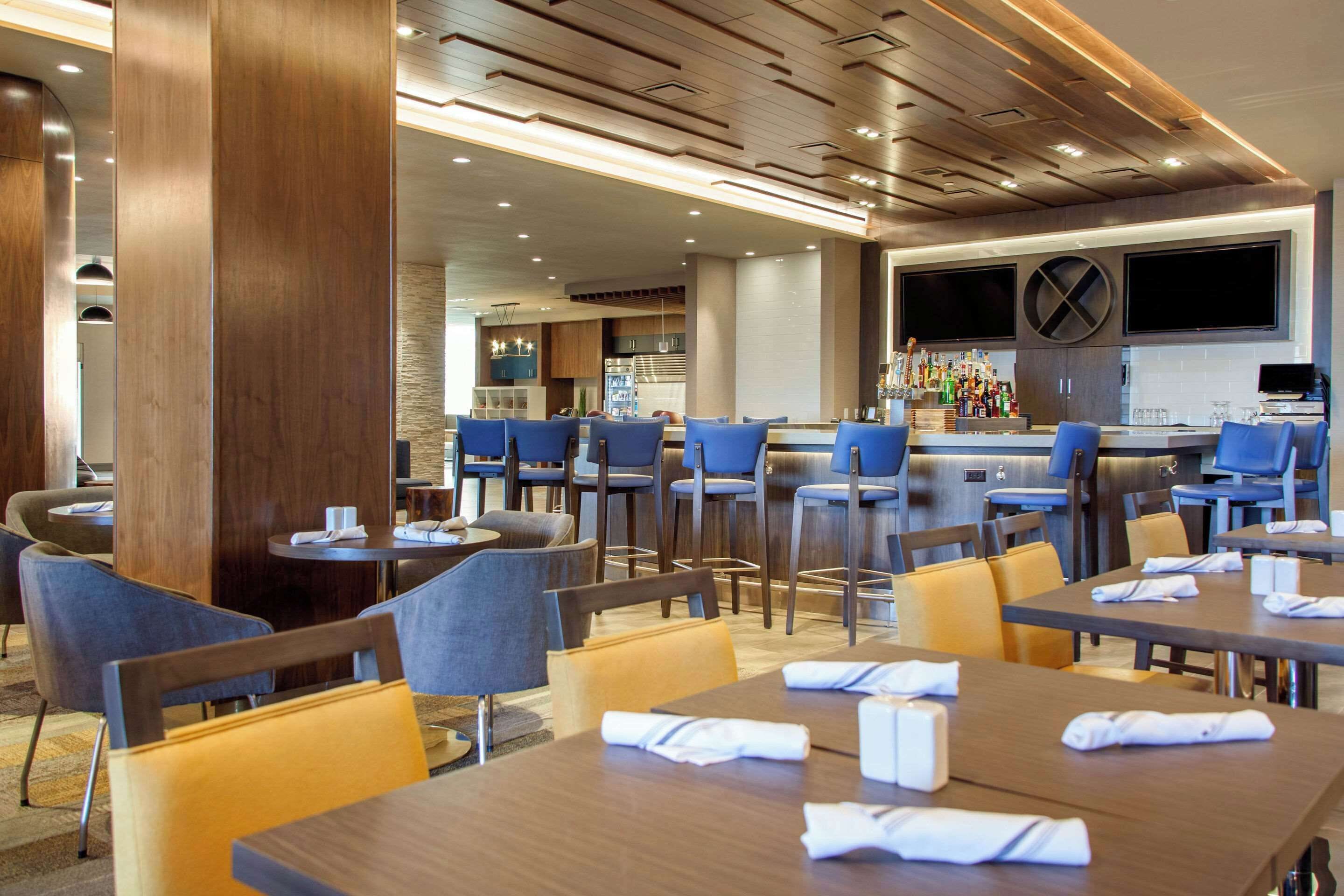 Breakfast and dinner served