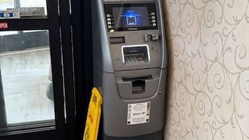 Cajero automático en la propiedad