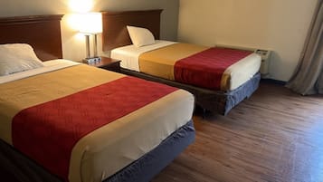 Double Room, Smoking | WiFi (free), bed sheets