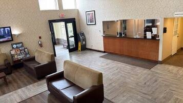 Coin salon dans le hall