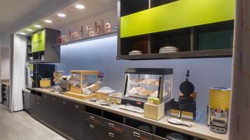 Free daily buffet breakfast