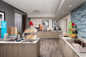 Free daily buffet breakfast - Hampton Inn Miami - Airport East, FL (Miami)