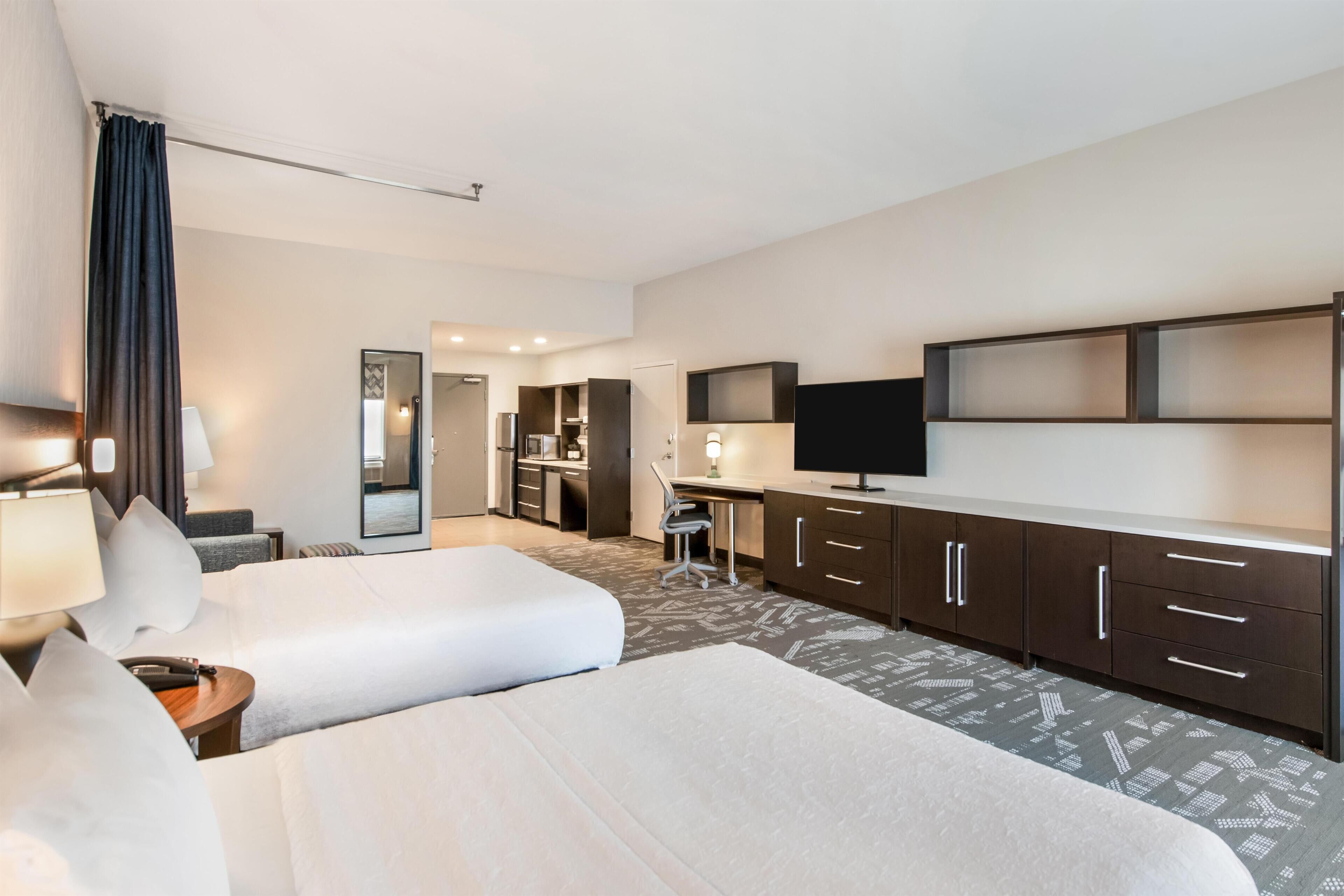 Studio, 2 queensize-senger, tilgjengelighetstilpasset, badekar | Sengetøy av topp kvalitet, blendingsgardiner og strykejern/-brett