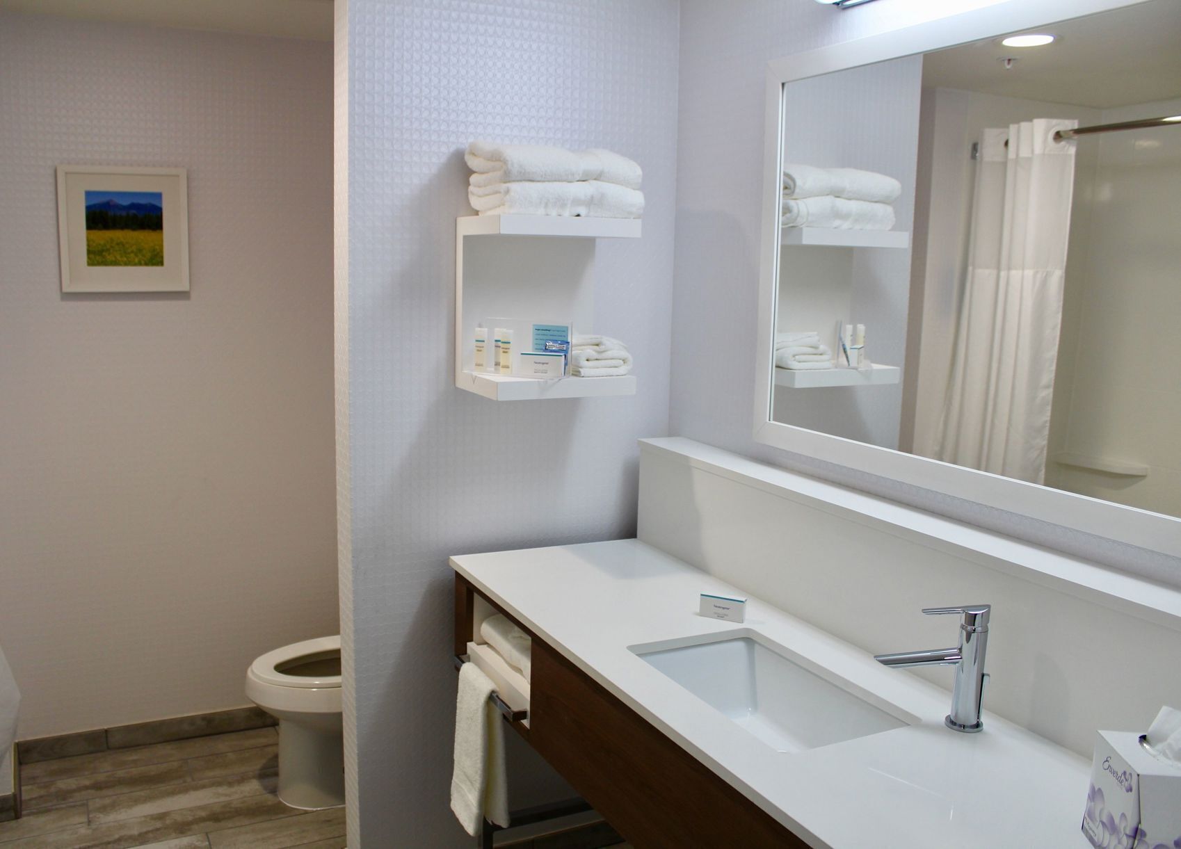 Baño | Artículos de higiene personal gratuitos y toallas