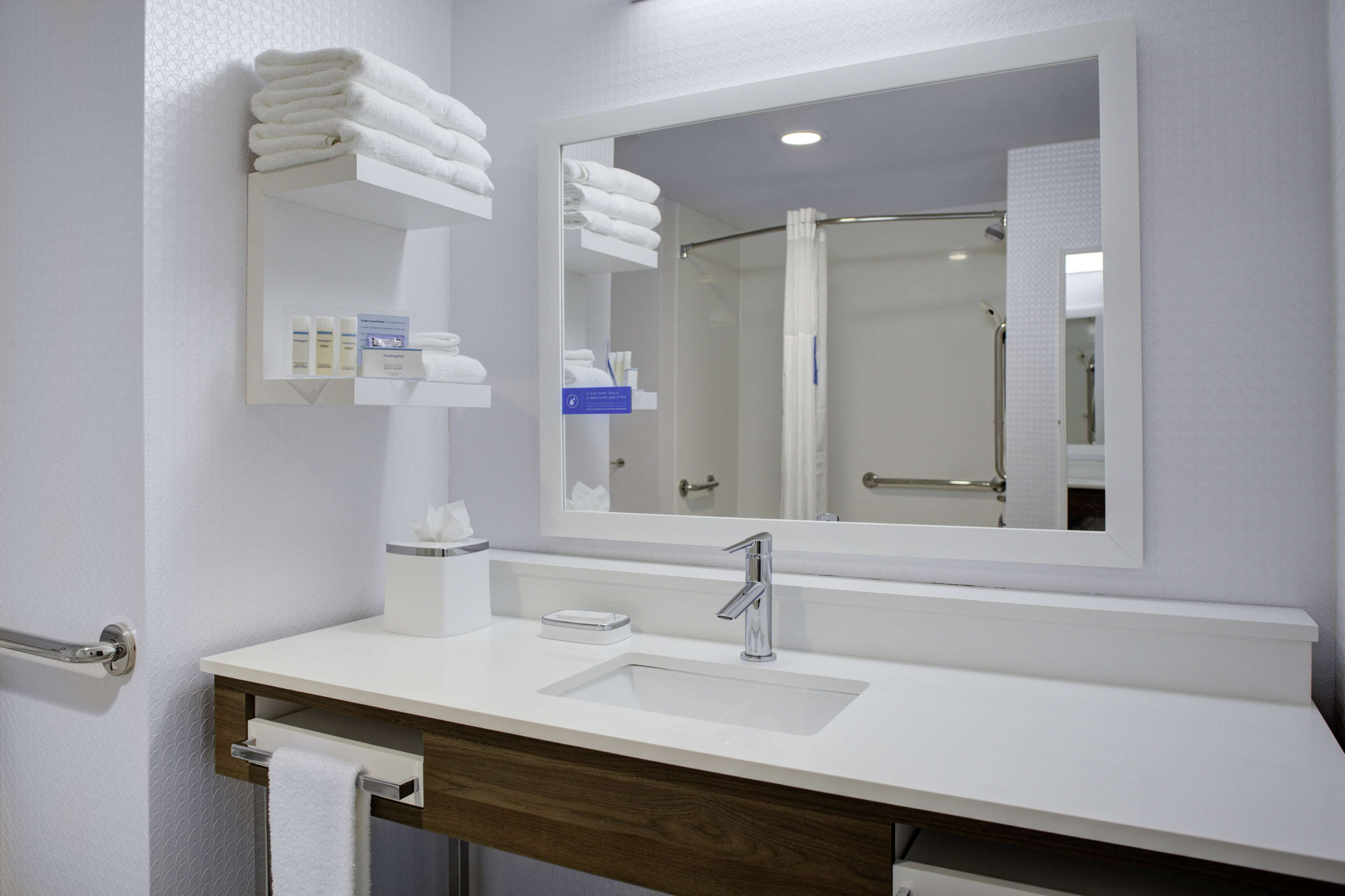 free toiletries, towels