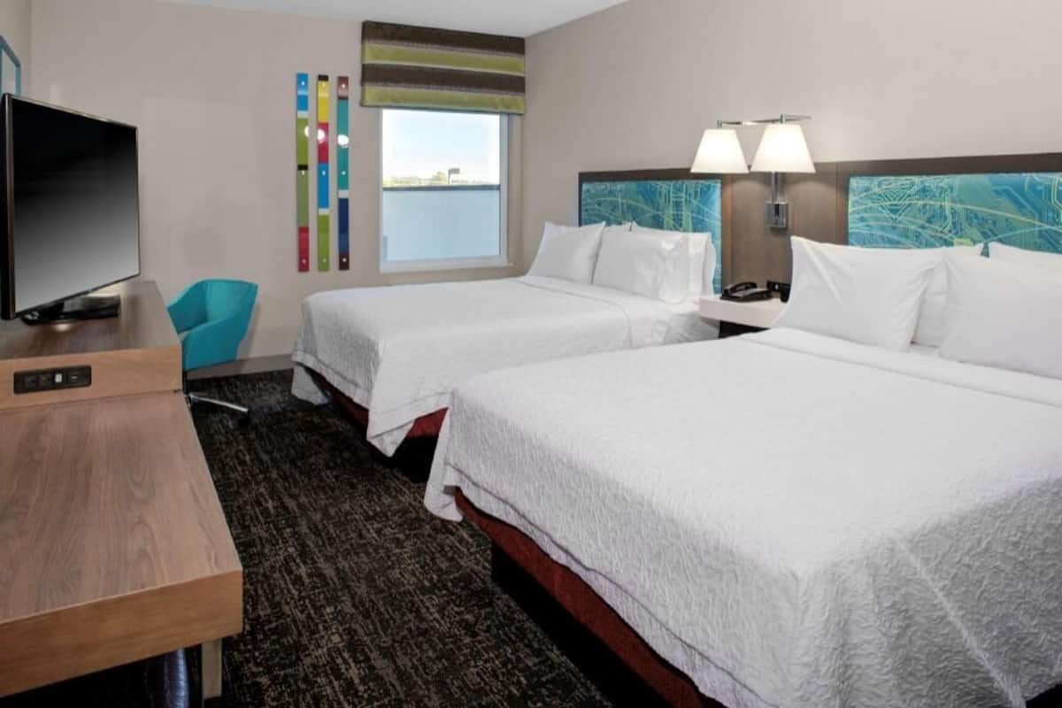 Premium bedding, in-room safe, blackout drapes, free cribs/infant beds