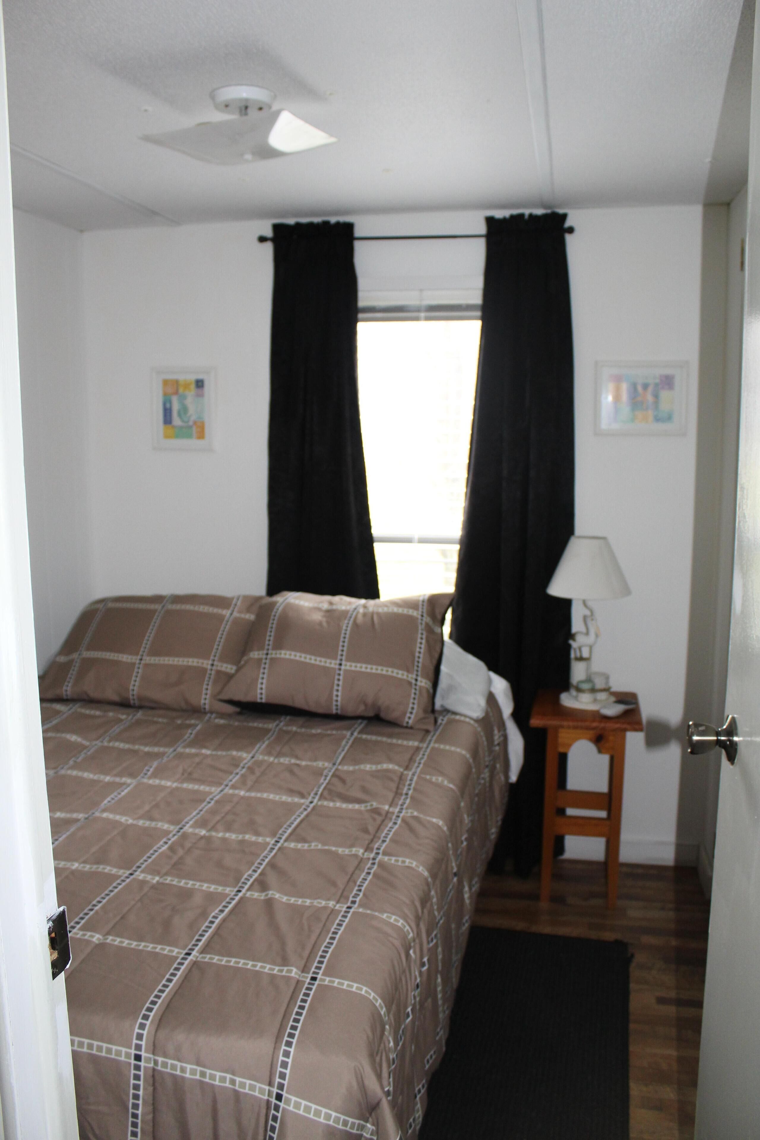 2 slaapkamers, een strijkplank/strijkijzer, internet, beddengoed