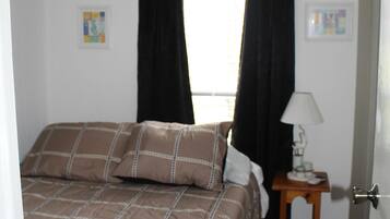 2 soverom, strykejern/-brett, internettilgang og sengetøy