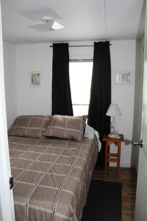 2 soverom, strykejern/-brett, internettilgang og sengetøy