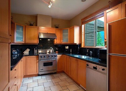 Spacious 4 bed  Townhome at Nicklaus North Golf Course