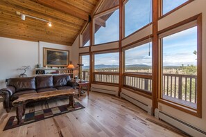 Smart TV, Netflix, DVD player, foosball - Incredible Views,  Perfect Location, Room for all,  Multiple sleeping options (Pagosa Springs)