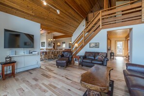 Smart TV, Netflix, DVD player, table football - Incredible Views,  Perfect Location, Room for all,  Multiple sleeping options (Pagosa Springs)