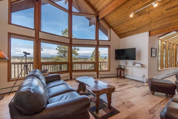 Smart TV, Netflix, DVD player, foosball - Incredible Views,  Perfect Location, Room for all,  Multiple sleeping options (Pagosa Springs)