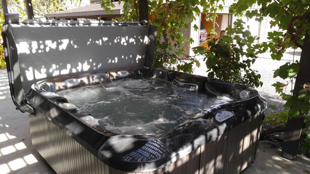 A hot tub with a control panel and a label indicating its temperature settings.
