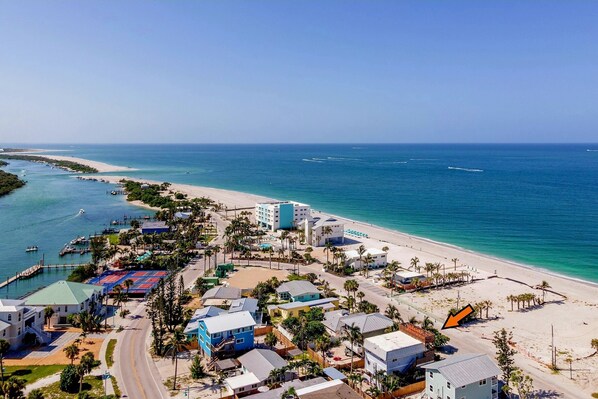 Beach nearby, sun loungers, beach towels