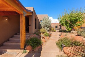 المنطقة المحيطة بالمنشأة