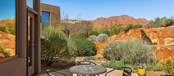 "SERENE DESERT GETAWAY" La Casa Coyote, Kayenta Art Village W/Views of Red Rock