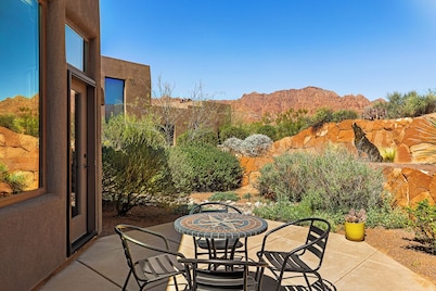 "SERENE DESERT GETAWAY" La Casa Coyote, Kayenta Art Village W/Views of Red Rock