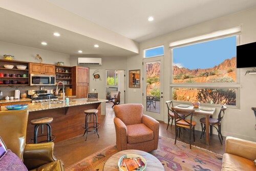 "SERENE DESERT GETAWAY" La Casa Coyote, Kayenta Art Village W/Views of Red Rock