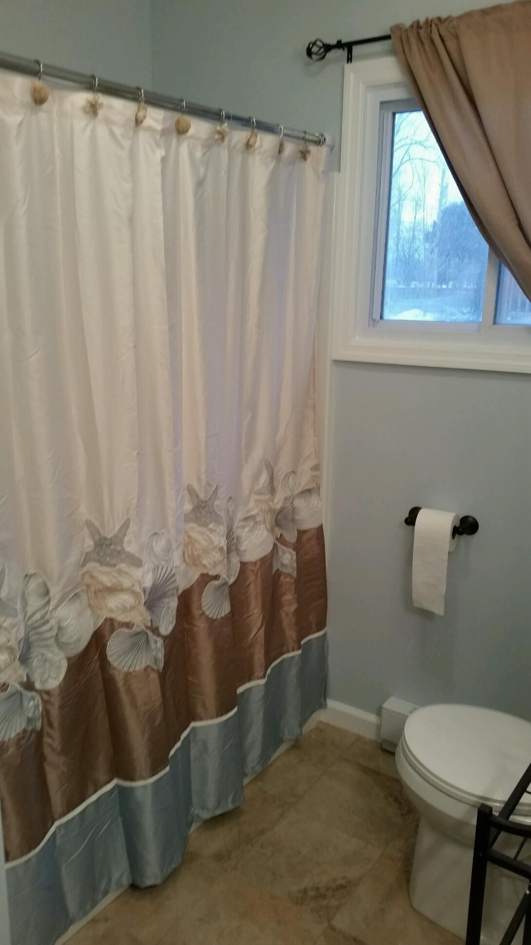 Ensemble douche/baignoire, sèche-cheveux, serviettes fournies, savon