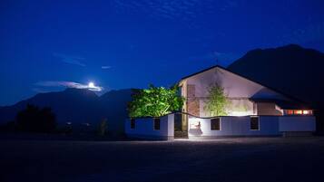 (Age of 13 years or older can stay) Annex Villa, Non Smoking with Open-Air & Indoor Bath | 1 bedroom, free WiFi, bed sheets