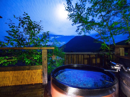 Bañera y ducha independientes, bañera profunda