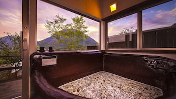 Vila, para não fumantes, em edifício anexo (With Open-Air&Indoor Bath) | Banheiro | Banheira e chuveiro separados, banheira de imersão