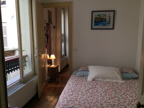 2 dormitorios, tabla de planchar con plancha, wifi gratis y ropa de cama