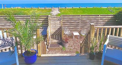 Sea Front Luxury Beach House, Panoramic Views, Direct Beach access, West Sussex