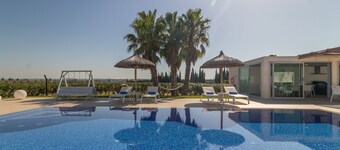 Villa avec maison individuelle, climatisation, wifi, jardin, piscine privée