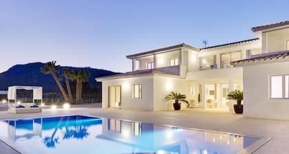 Villa mit freistehendem Haus, Klimaanlage, Wifi, Garten, privatem Schwimmbad