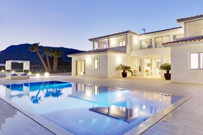 Villa with detached house, air conditioning, wifi, garden, private swimming pool