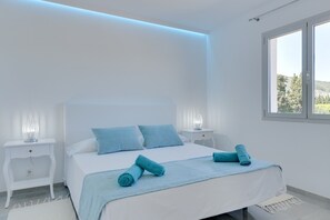 7 bedrooms, in-room safe, iron/ironing board, rollaway beds - Villa with detached house, air conditioning, wifi, garden, private swimming pool (Inca)
