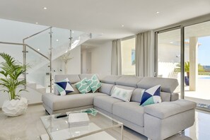 TV, DVD player, table tennis, toys - Villa with detached house, air conditioning, wifi, garden, private swimming pool (Inca)