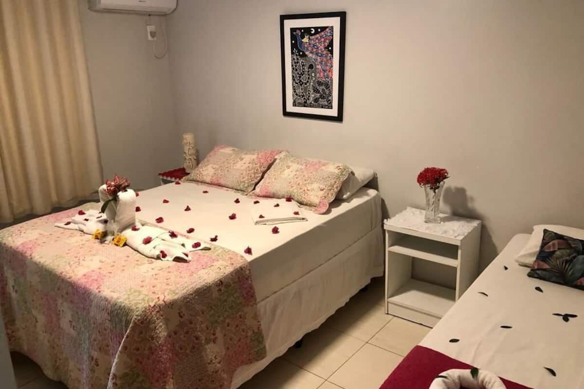 Minibar, iron/ironing board, free WiFi, bed sheets