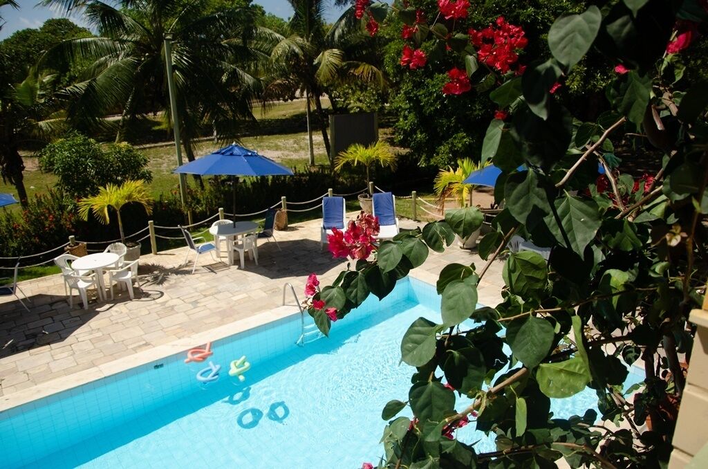 Außenpool, Sonnenschirme, Liegestühle