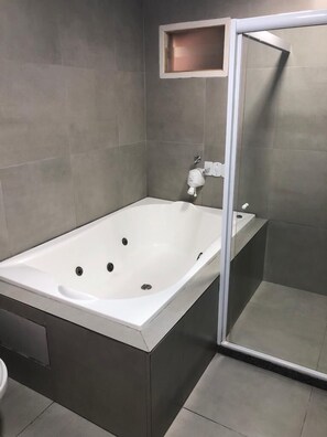 Duplo com hidromassagem | Bathtub spa pribadi