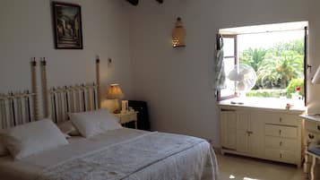 6 bedrooms, in-room safe, iron/ironing board, free WiFi