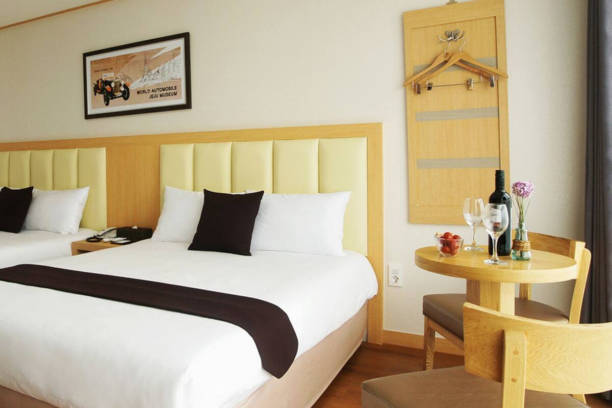 Deluxe Twin Room, 2 Queen Beds (B) | WiFi (free)