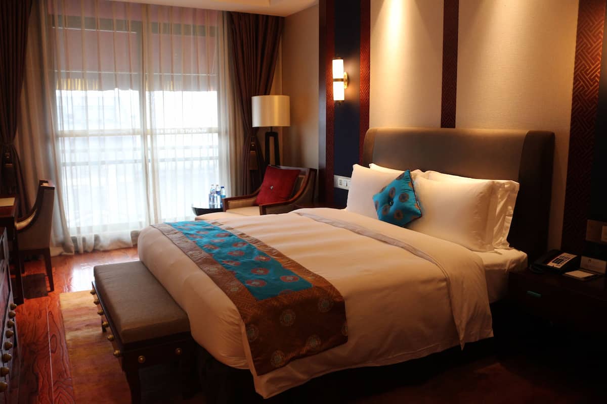Kamar Double Deluks | Minibar, meja kerja, tirai kedap cahaya, dan Wi-Fi gratis