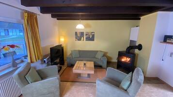 Smart TV, lareira, videogames, DVD player