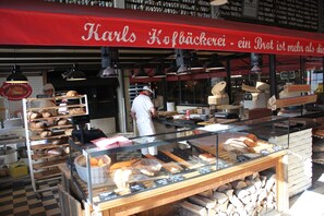 Outdoor dining - Beautiful apartment Top location south beach 5 minutes walk behind the house (Sellin)