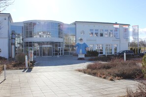 Exterior - Beautiful apartment Top location south beach 5 minutes walk behind the house (Sellin)