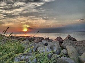 Beach nearby - Vacation home right by the sea, with its own beach. (Grand-Barachois)